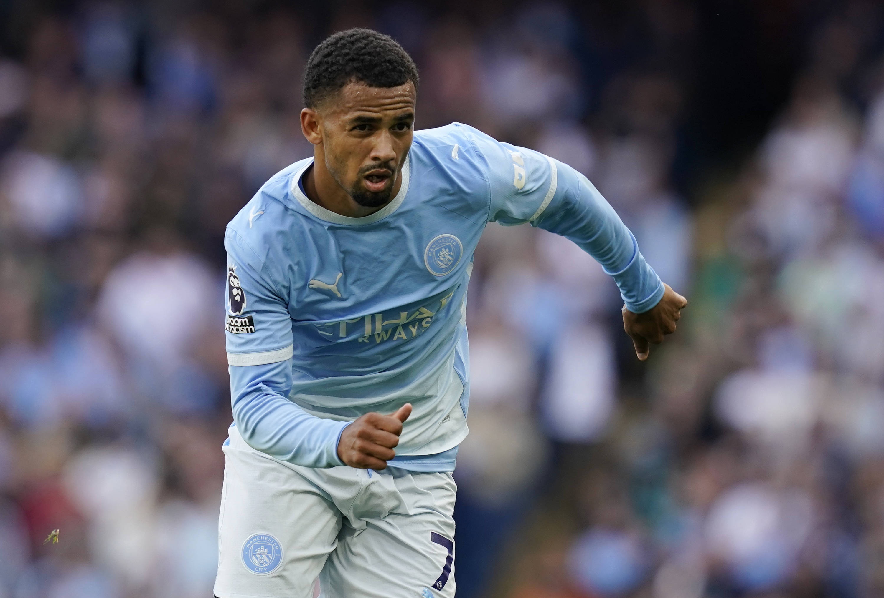 恩迪亚耶替补登场造5次犯规，是曼市德比全场被侵犯数最多的球员